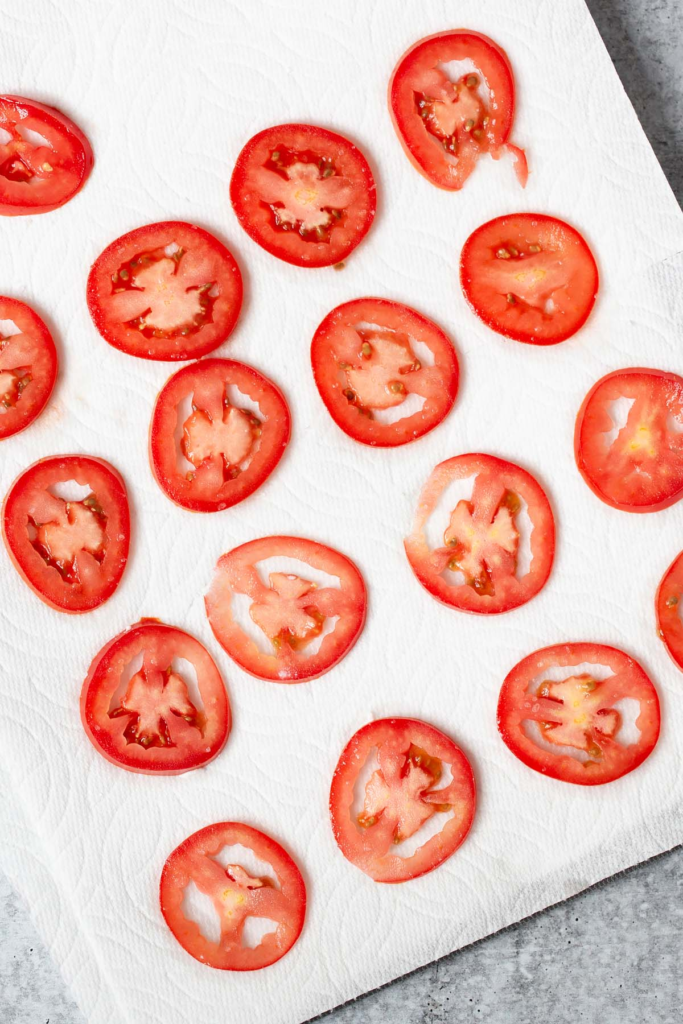 tomatoes sliced paper towel