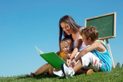 reading aloud to kids_outdoor reading_kidsstoppress